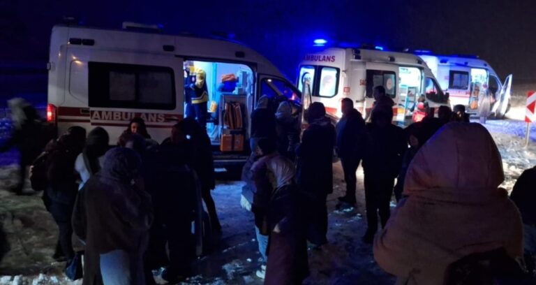 yolcu-otobusu-kaza-yapti-cok-sayida-yarali-var-5mkXs9fC.jpg