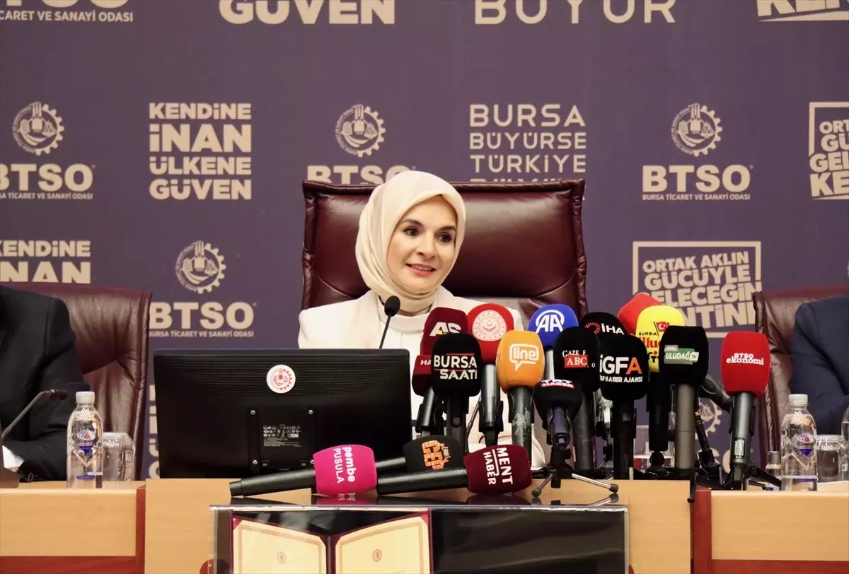 bakan goktas aile yapisi ve sosyal adalet ekonominin temeli WcVVRZi9.jpg