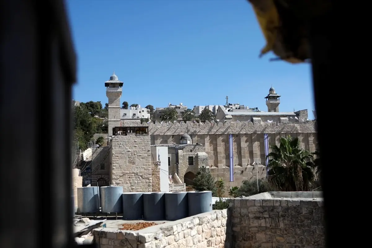 El Halil’de Camii İki Gün Kapalı