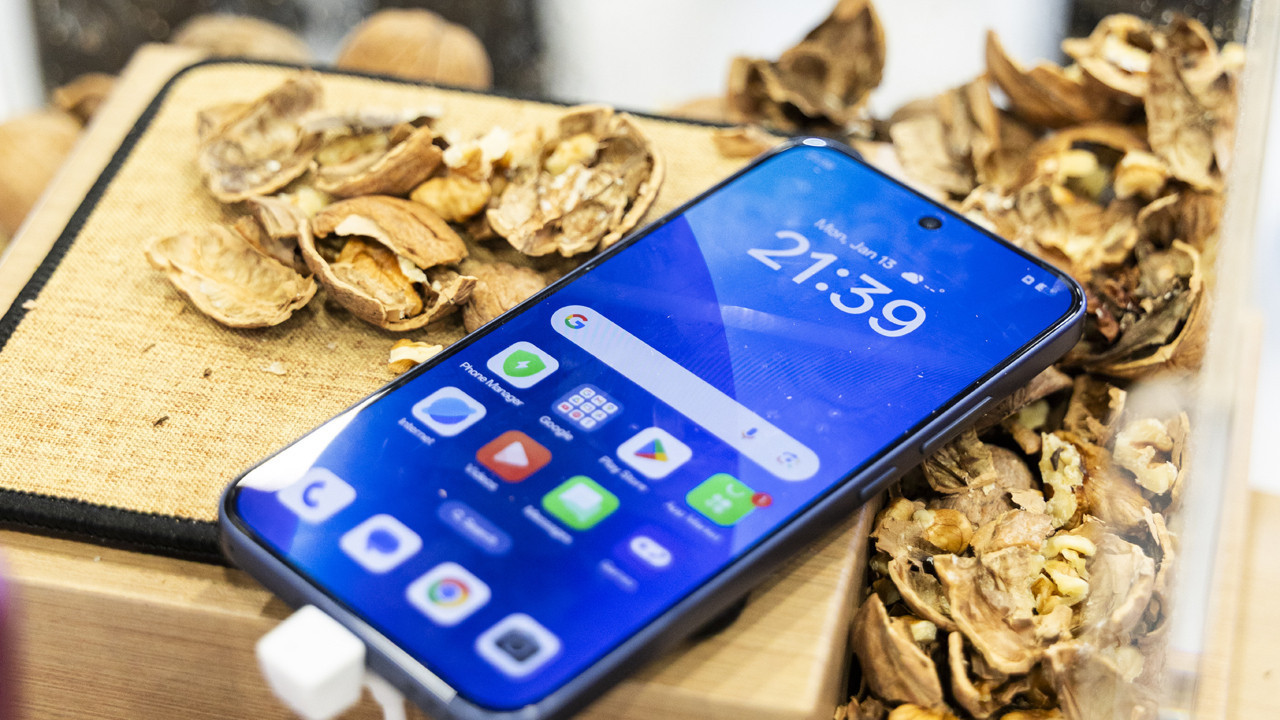 oppo a6 pro duyuruldu bu telefonu kirmak icin ekstra cabalamak gerekiyor 8KKbYnkT.jpg