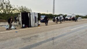 tarim iscilerini tasiyan midibus devrildi11 yarali 3Je8ZIcg.jpg