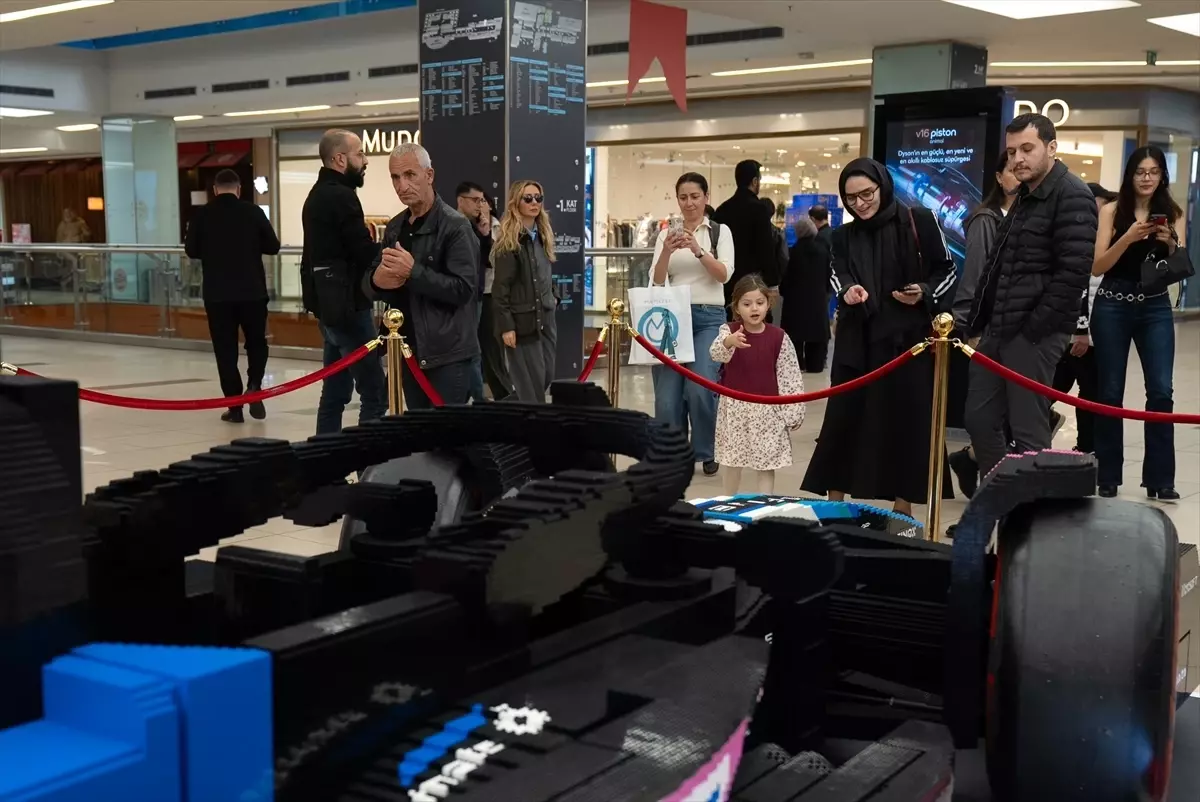 400 bin lego parcasiyla yapilan formula 1 araci ankarada sergileniyor XeYBQ5hj.jpg