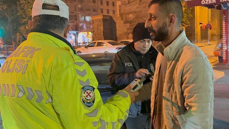 kayseride alkollu surucunun ilginc anlari ehliyet diye sosyal medyasini gosterdi cjHTh948.jpg