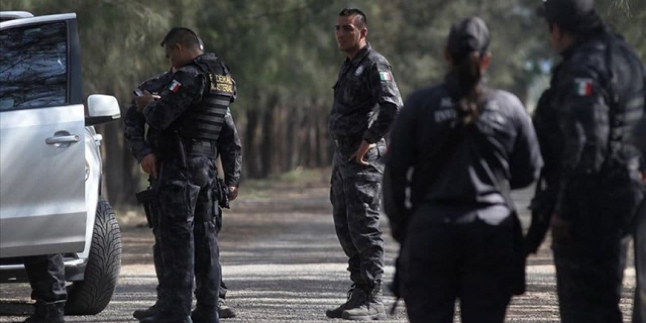 meksikada kartel ve polis catisti 13 olu HYrbra6g.jpg